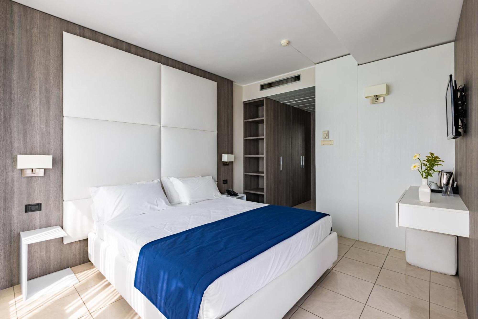 Hotel Cristallo Riccione Esterno foto