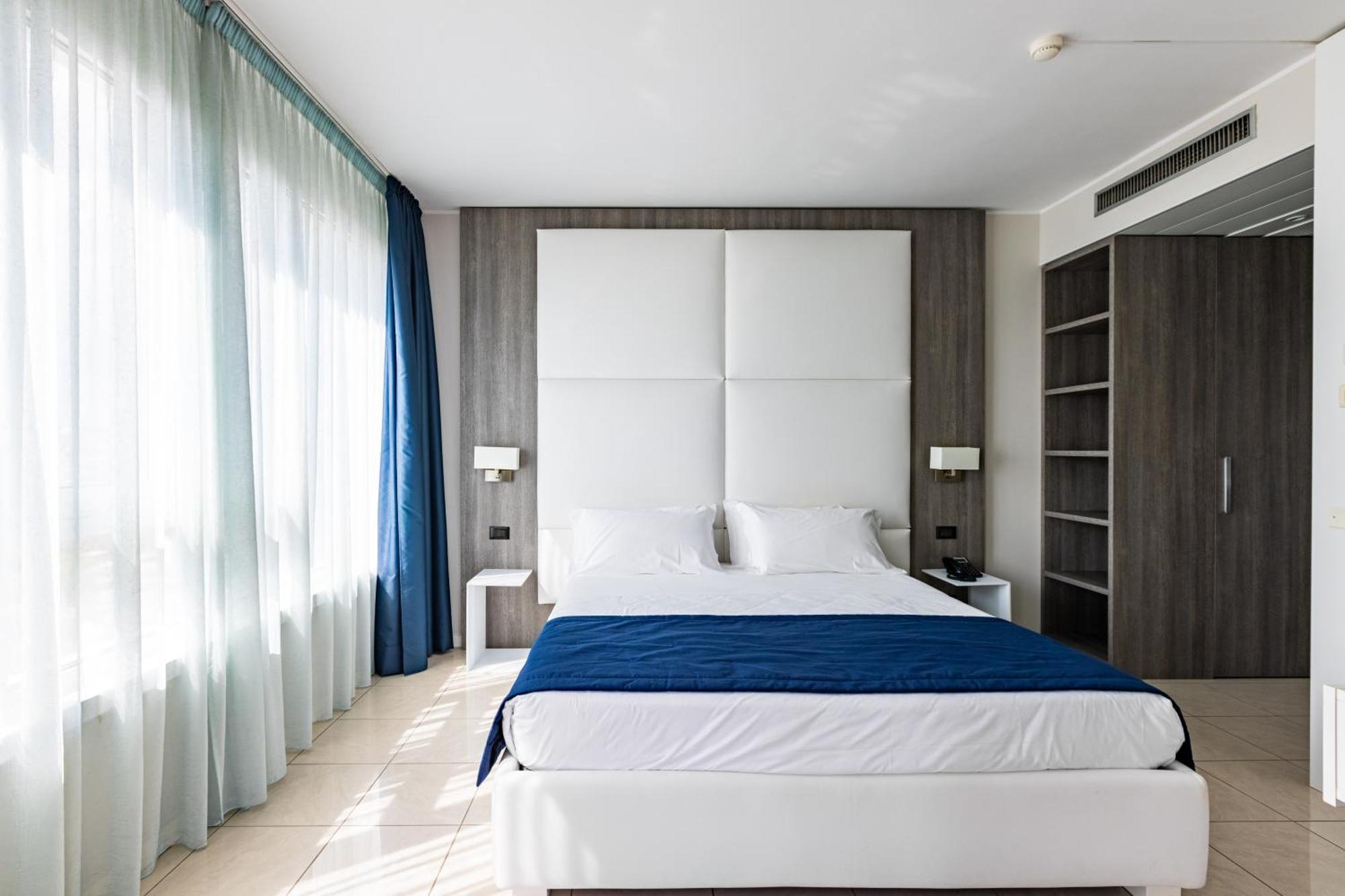 Hotel Cristallo Riccione Esterno foto