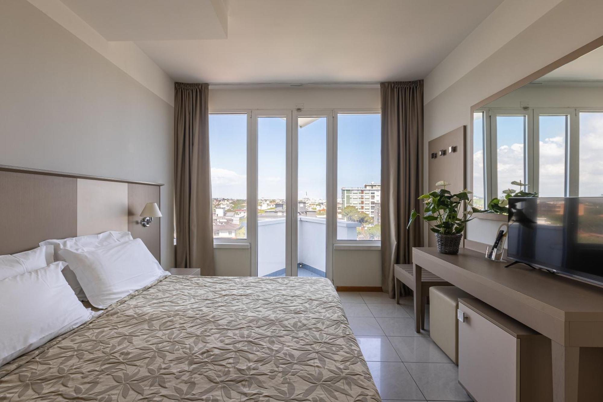 Hotel Cristallo Riccione Esterno foto