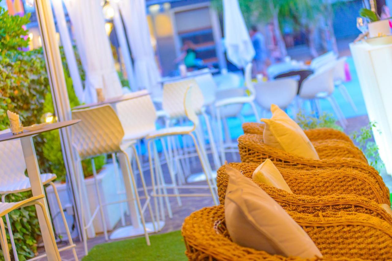 Hotel Cristallo Riccione Esterno foto