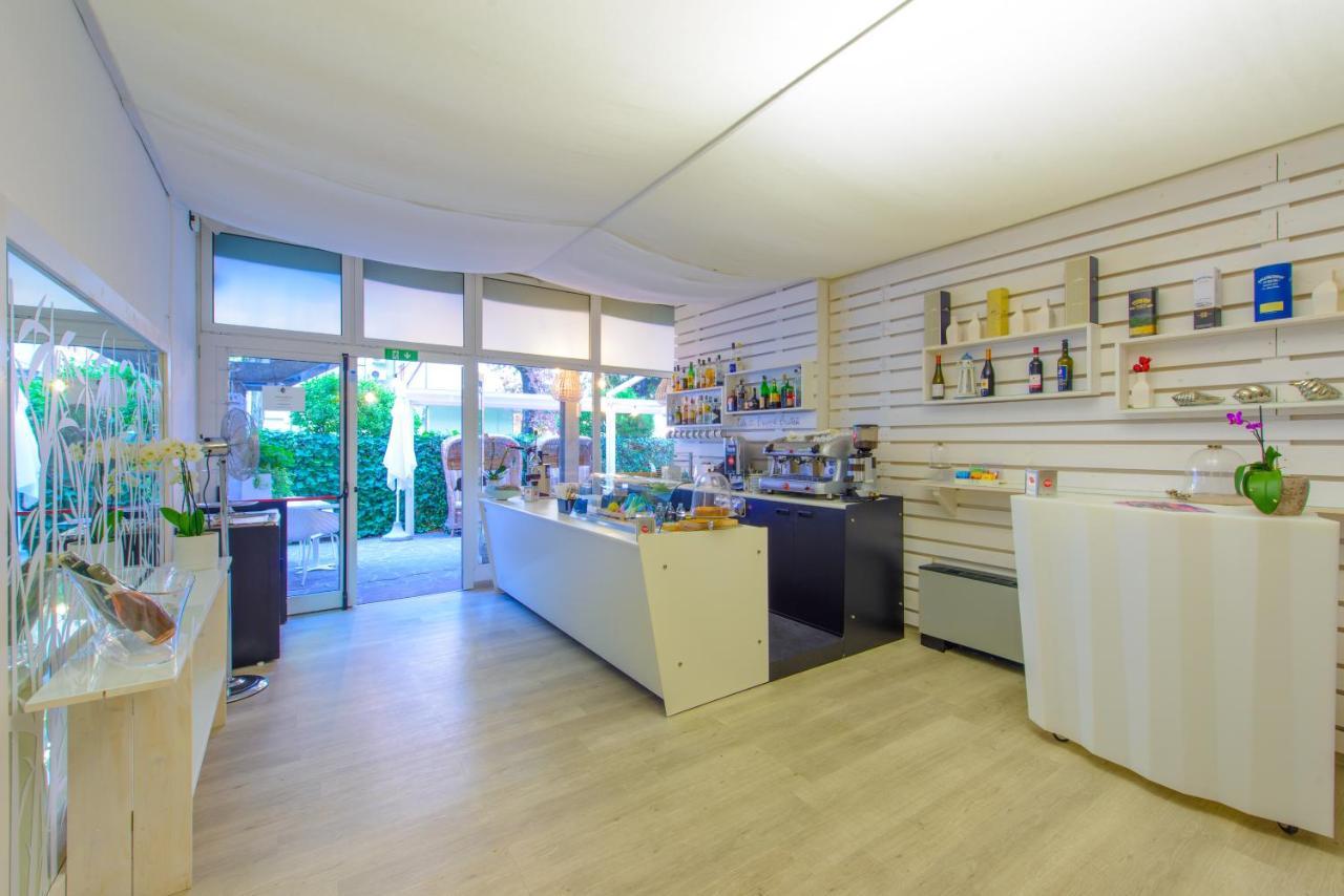 Hotel Cristallo Riccione Esterno foto