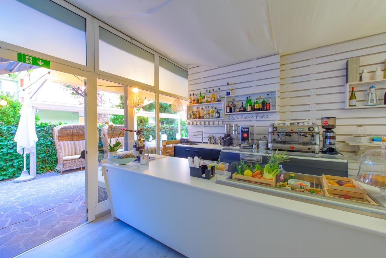 Hotel Cristallo Riccione Esterno foto
